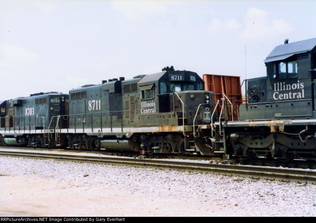 IC GP11 #8711 - Illinois Central